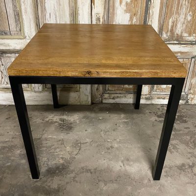 Tafel, eikenhout, wagonplanken, metalen onderstel.