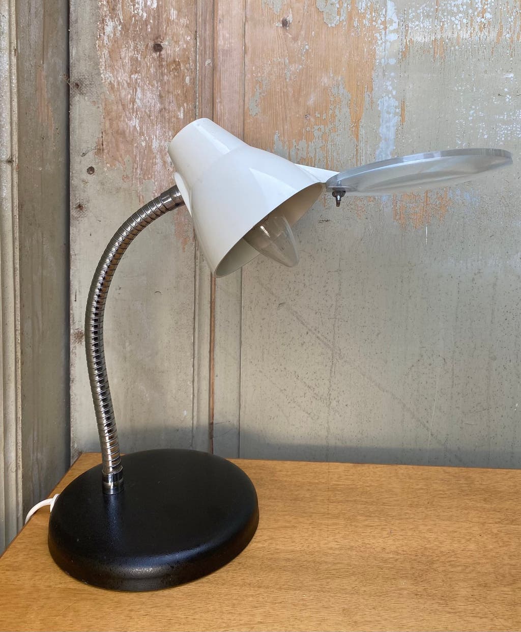 Vintage 'Big Eye' loeplamp, flexibele arm, chroom, zwart.