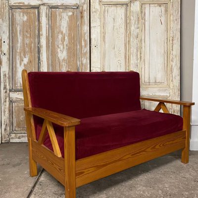 Vintage Mid-Century Bank, Scandinavische chalet-stijl. — foto 3